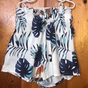 Shein floral shorts tropical white shorts size small ruffled shorts summer short
